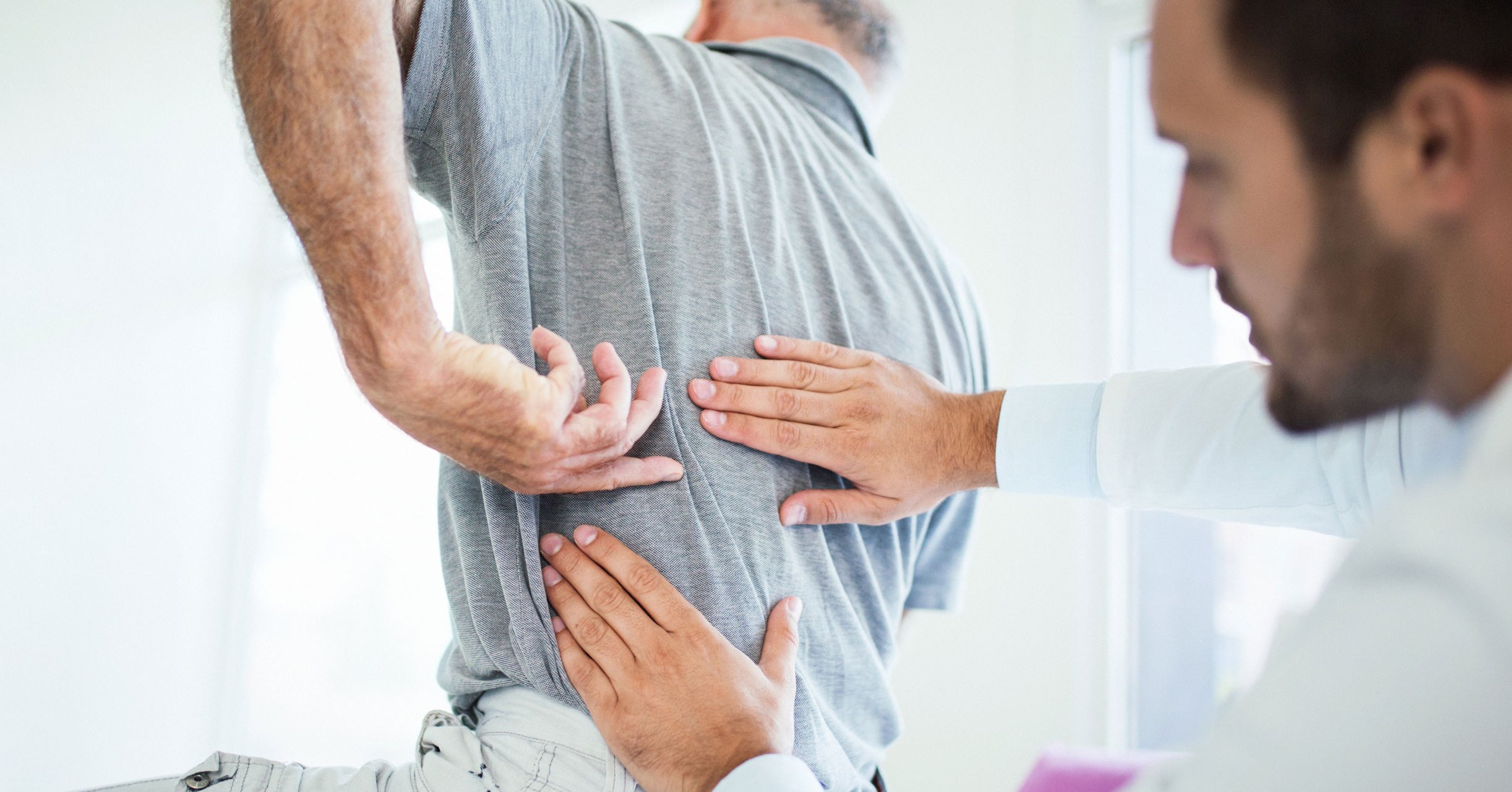 Rückenbehandlung: Besuch beim Arzt oder Therapeuten